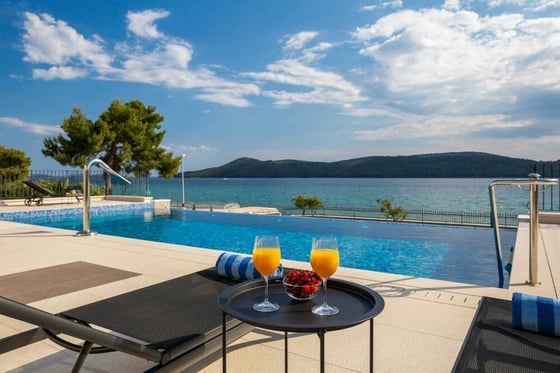 Price fell! Impressive, second-to-none waterfront villa in S, picture 6