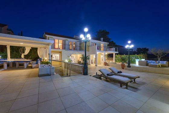 Fascinating beachfront villa with swimming pool and pier on, picture 20