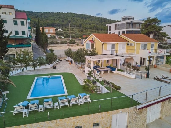 Fascinating beachfront villa with swimming pool and pier on, picture 6