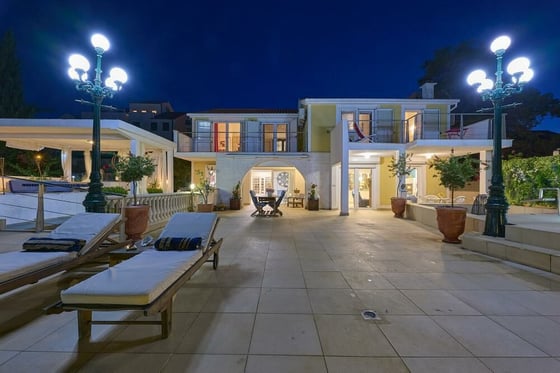 Fascinating beachfront villa with swimming pool and pier on, picture 21