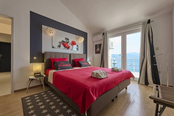 Fascinating beachfront villa with swimming pool and pier on, picture 17