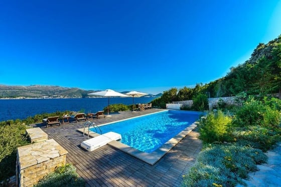 Beautifully isolated 1st line villa on a romantic island clo, picture 1