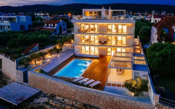 Luxury 1st line villa in a prestigious location near Zadar,, picture 1