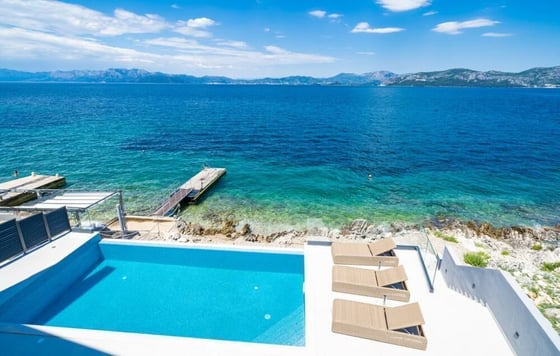 Absolutely stunning villa next to the beachline, swimming po, picture 12