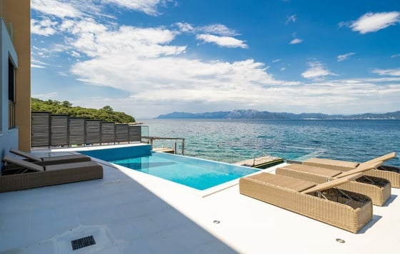 Absolutely stunning villa next to the beachline, swimming po, picture 13