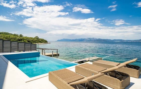 Absolutely stunning villa next to the beachline, swimming po, picture 2