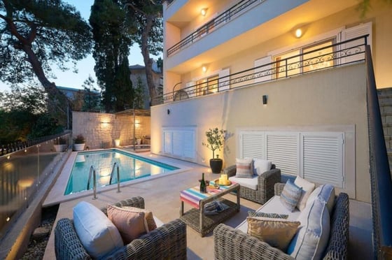 Exceptional classical style villa in Split, with swimming po, picture 1
