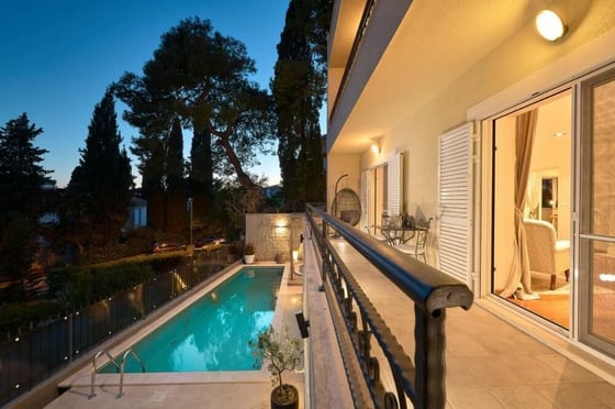 Exceptional classical style villa in Split, with swimming po, picture 2