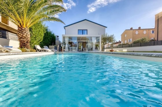 Impressive light and bright villa in popular Rovinj, for sal, picture 2
