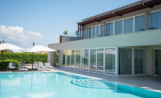 Enchanting modern villas in a glamorous beachfront 5***** re, picture 1