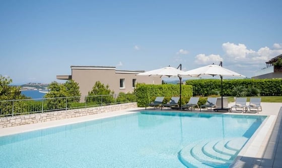 Enchanting modern villas in a glamorous beachfront 5***** re, picture 1