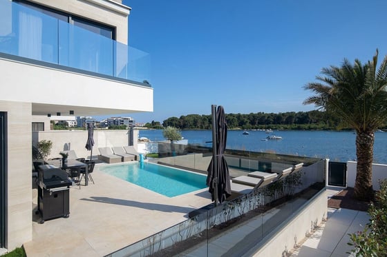 Ultramodern villa in Medulin on the 1st line to the sea, for, picture 7