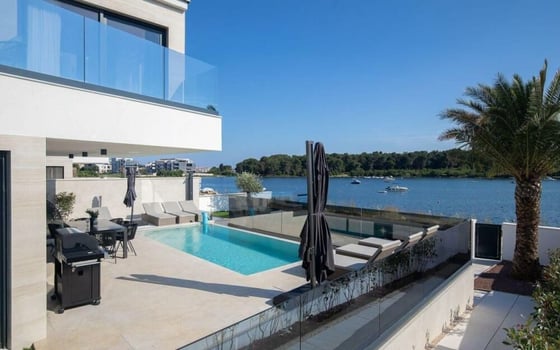 Ultramodern villa in Medulin on the 1st line to the sea, for, picture 1