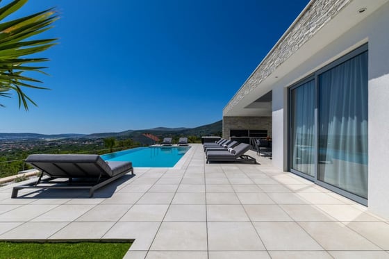 Exceptional modern villa with panoramic sea views near Split, picture 10