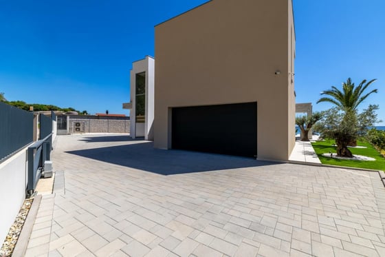Exceptional modern villa with panoramic sea views near Split, picture 12