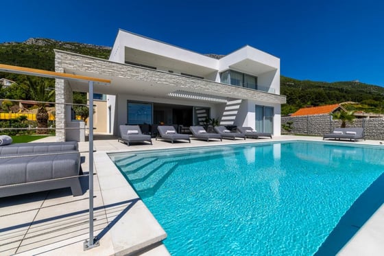 Exceptional modern villa with panoramic sea views near Split, picture 13