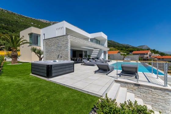 Exceptional modern villa with panoramic sea views near Split, picture 4