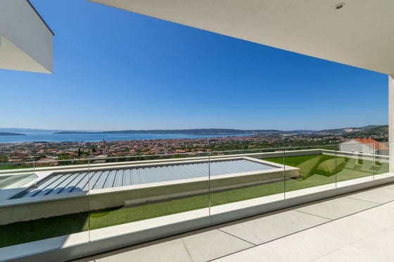 Exceptional modern villa with panoramic sea views near Split, picture 9