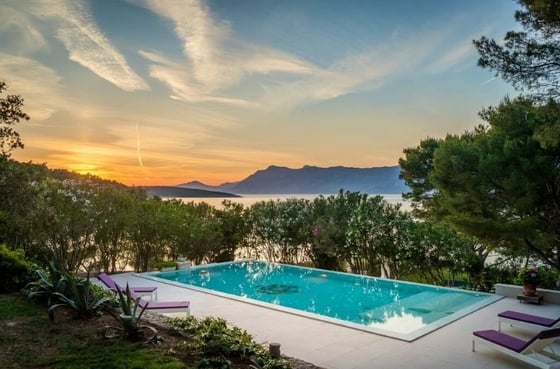 Luxury 1st line villa of original architecture on Brac islan, picture 4