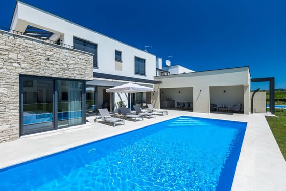Two luxury villas with swimming pools in a peaceful setting, picture 17