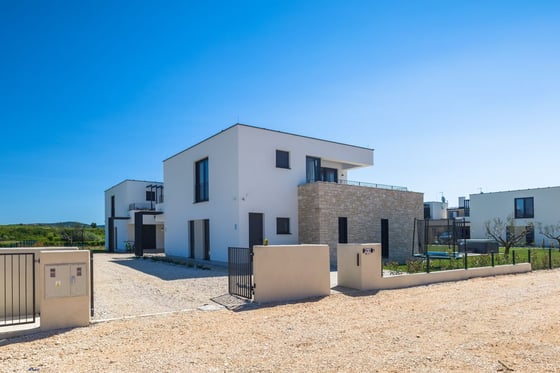 Two luxury villas with swimming pools in a peaceful setting, picture 5