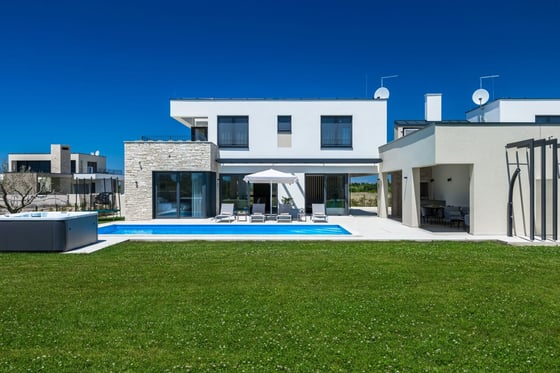 Two luxury villas with swimming pools in a peaceful setting, picture 13