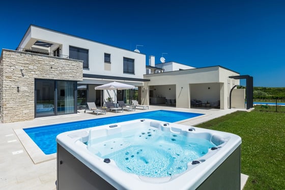 Two luxury villas with swimming pools in a peaceful setting, picture 10