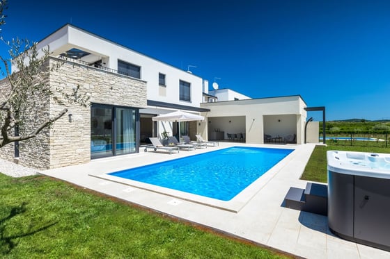 Two luxury villas with swimming pools in a peaceful setting, picture 9