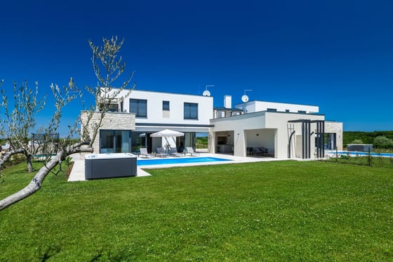 Two luxury villas with swimming pools in a peaceful setting, picture 12