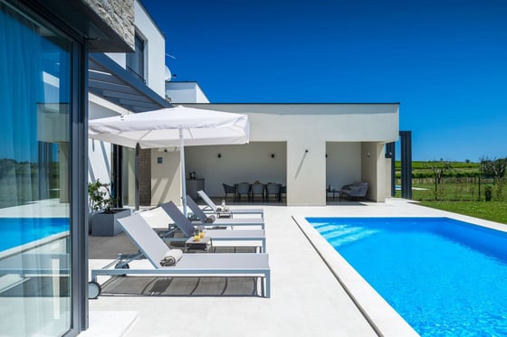Two luxury villas with swimming pools in a peaceful setting, picture 15
