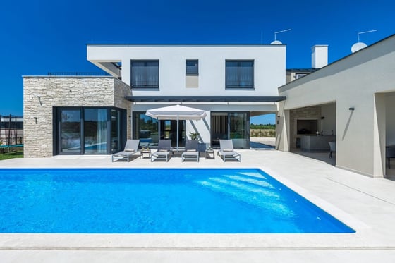 Two luxury villas with swimming pools in a peaceful setting, picture 14