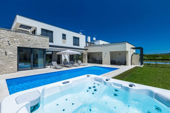 Two luxury villas with swimming pools in a peaceful setting, picture 16