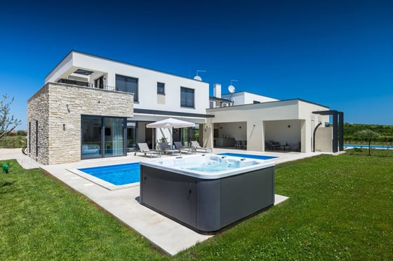 Two luxury villas with swimming pools in a peaceful setting, picture 11