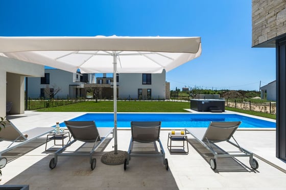 Two luxury villas with swimming pools in a peaceful setting, picture 6