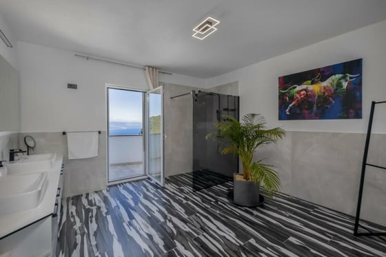 Expansive villa with magnificent sea views over Opatija, for, picture 9