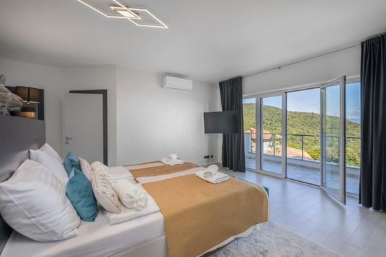 Expansive villa with magnificent sea views over Opatija, for, picture 8