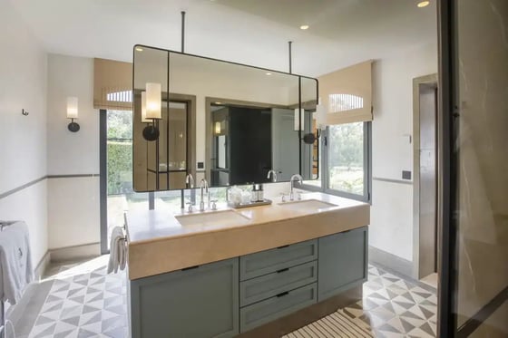 Exceptionally Designed Mansion Captivates With Its Elegance, picture 8