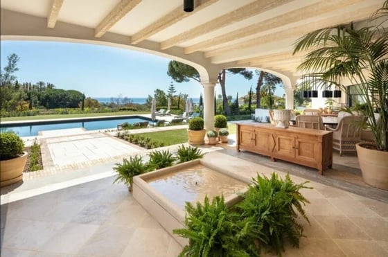 Exceptionally Designed Mansion Captivates With Its Elegance, picture 5