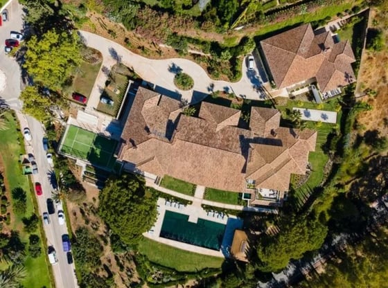 Exceptionally Designed Mansion Captivates With Its Elegance, picture 22