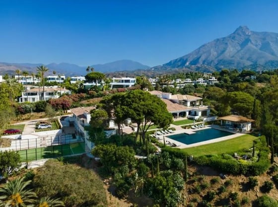 Exceptionally Designed Mansion Captivates With Its Elegance, picture 21