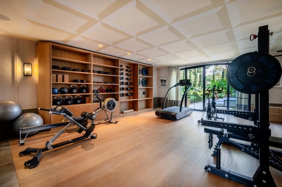 Exceptionally Designed Mansion Captivates With Its Elegance, picture 14