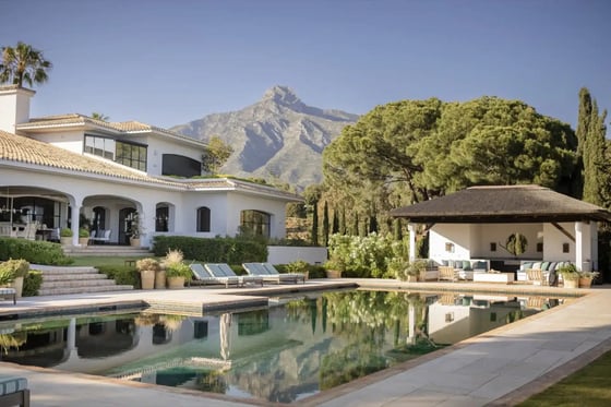 Exceptionally Designed Mansion Captivates With Its Elegance, picture 2