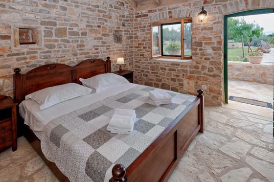 Authentic Dalmatian hacienda on the island of Hvar just 800, picture 24