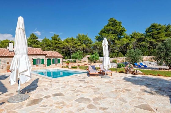Authentic Dalmatian hacienda on the island of Hvar just 800, picture 5