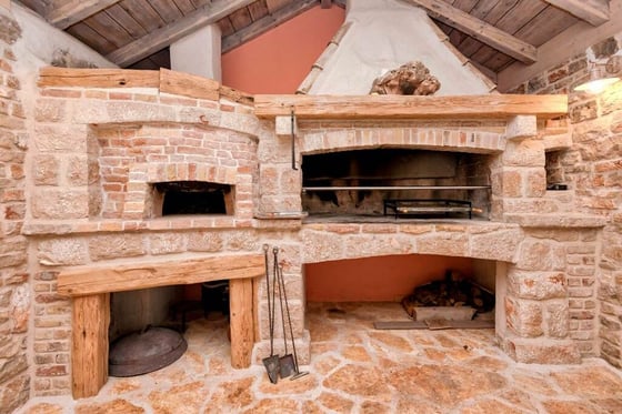 Authentic Dalmatian hacienda on the island of Hvar just 800, picture 8