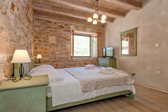 Authentic Dalmatian hacienda on the island of Hvar just 800, picture 18