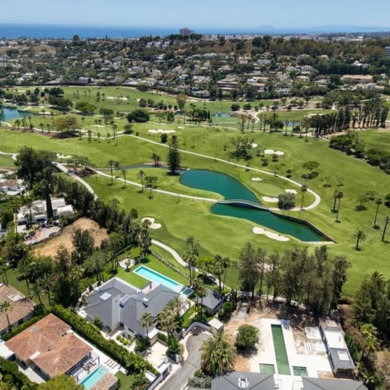 An awe-inspiring frontline golf villa brand new in Marbella, picture 20