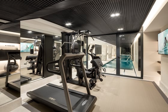 An awe-inspiring frontline golf villa brand new in Marbella, picture 14