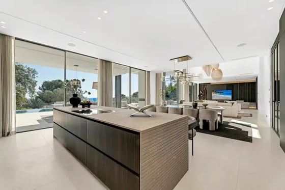 An Extraordinary Bespoke Villa with Sea Views in Marbella, picture 9