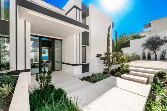 An Extraordinary Bespoke Villa with Sea Views in Marbella, picture 2